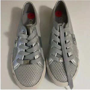 NWT Guess silver snaekers